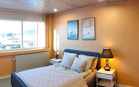 Comfortable 3- Bedroom Villa With Free Parking